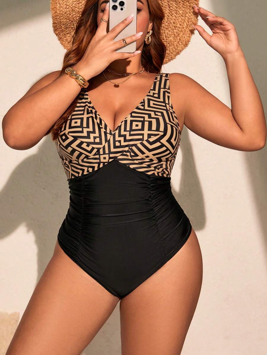 Maiô Encanto Tropical Plus Size