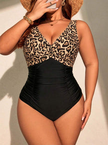 Maiô Encanto Tropical Plus Size